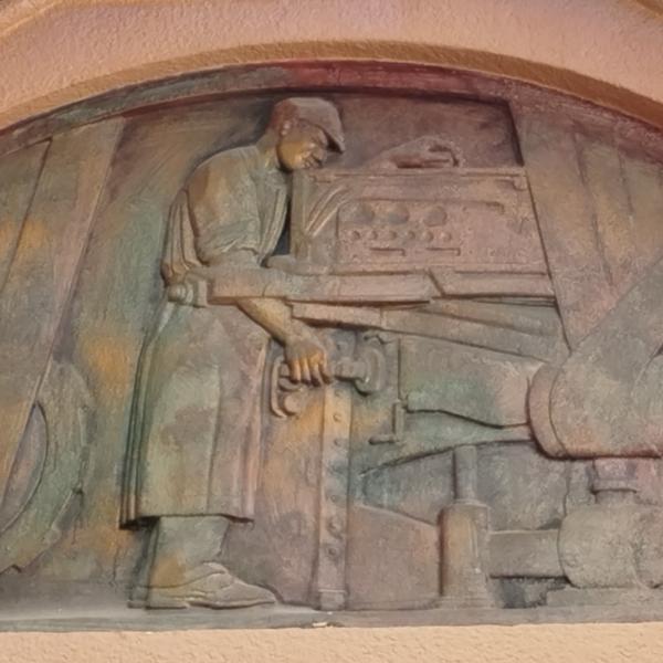 BAJORRELIEVE EL TRABAJO — José Candela