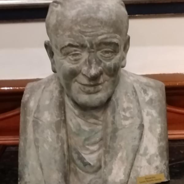 BUSTO DE HOMBRE — José Peresejo