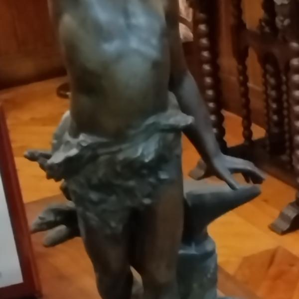 ESCULTURA EL TRABAJO — Desconocido