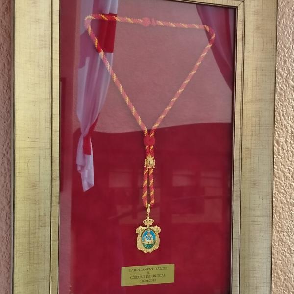 MEDALLA DE ORO DE LA CIUDAD DE ALCOY — Desconocido