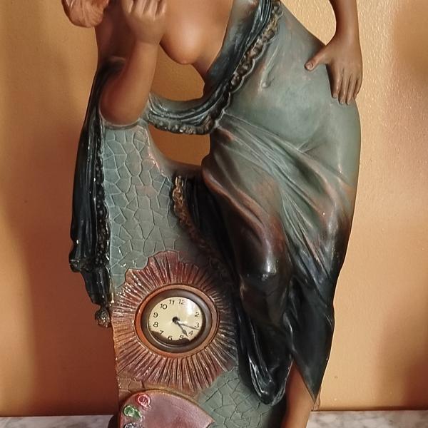 ESCULTURA RELOJ - MODELO DE PINTURA — Desconocido