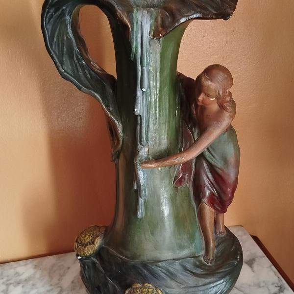 ESCULTURA JARRÓN FUENTE DE AGUA -DERECHA — Desconocido