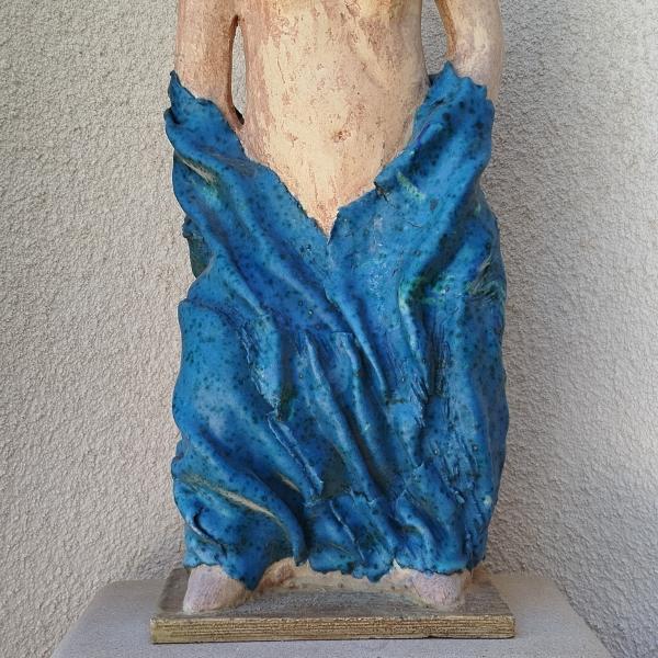 ESCULTURA DAMA CON MANTO AZUL — Fina Llacer Pérez