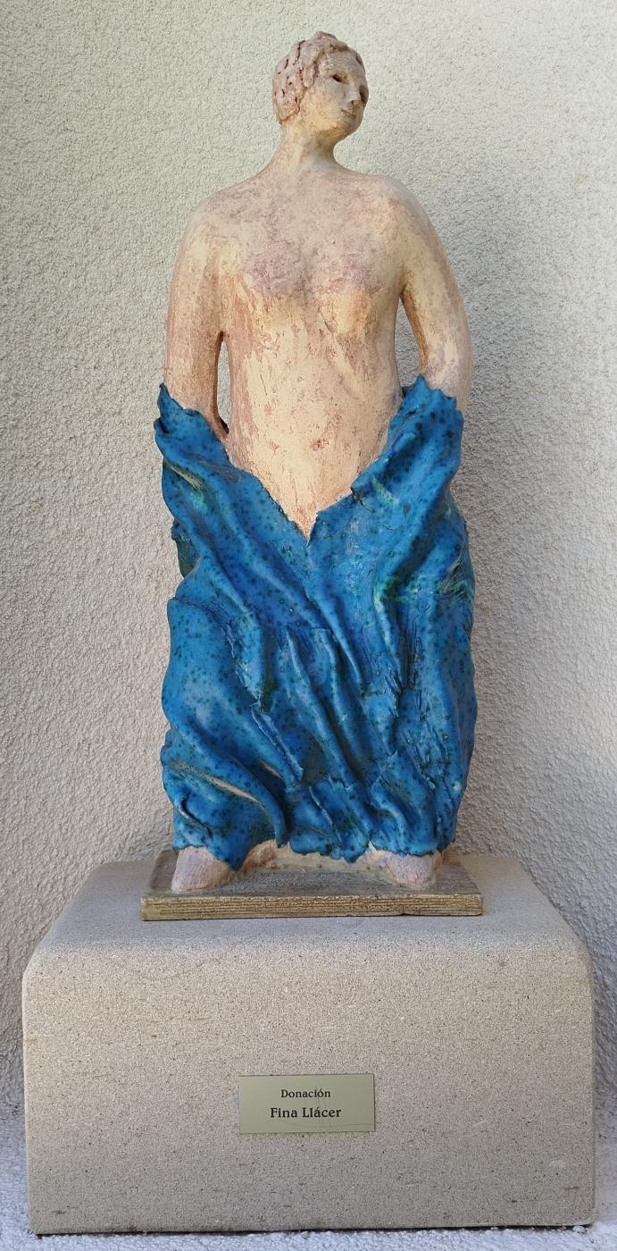 ESCULTURA DAMA CON MANTO AZUL