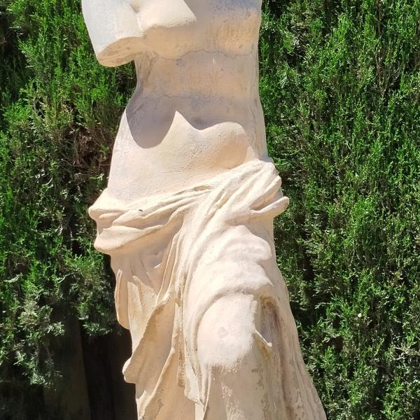 ESCULTURA - VENUS DE MILO — Desconocido