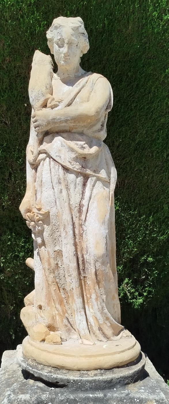 ESCULTURA - alegoría femenina clásica relacionada con el agua o la abundancia