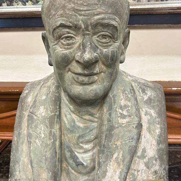 BUSTO DE HOMBRE — José Peresejo