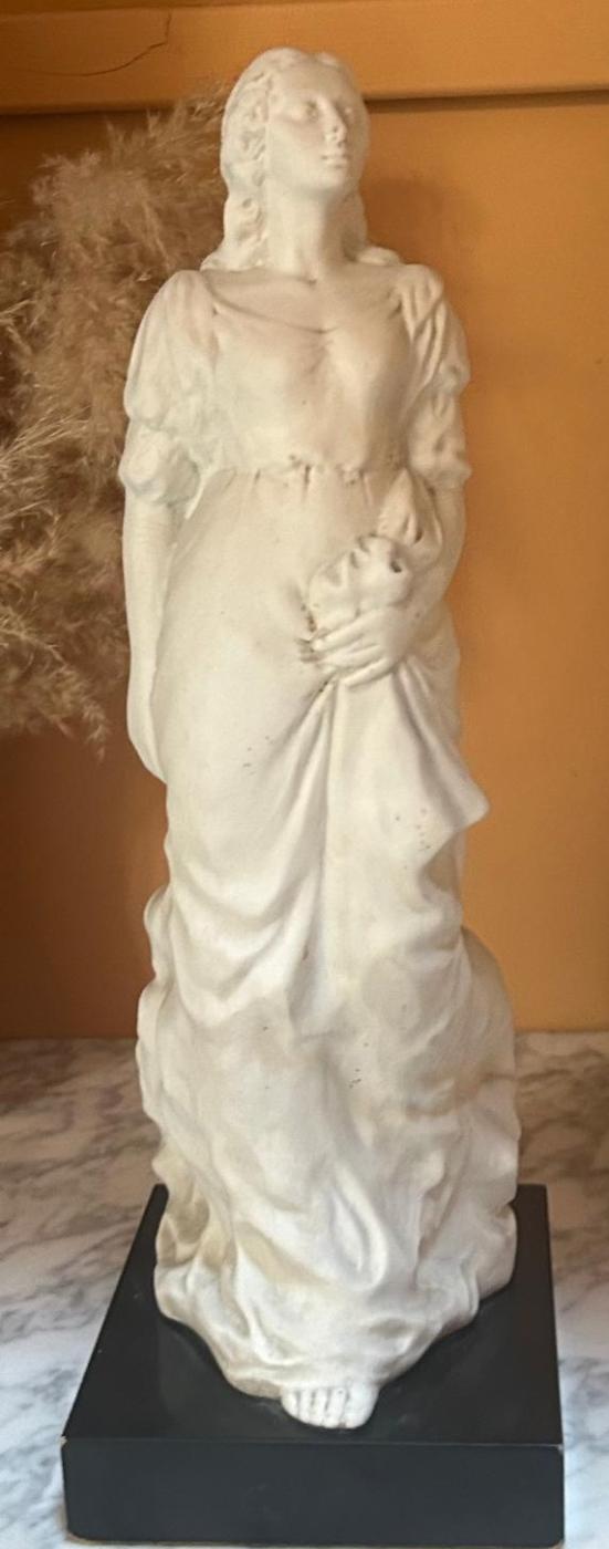 ESCULTURA DE DAMA