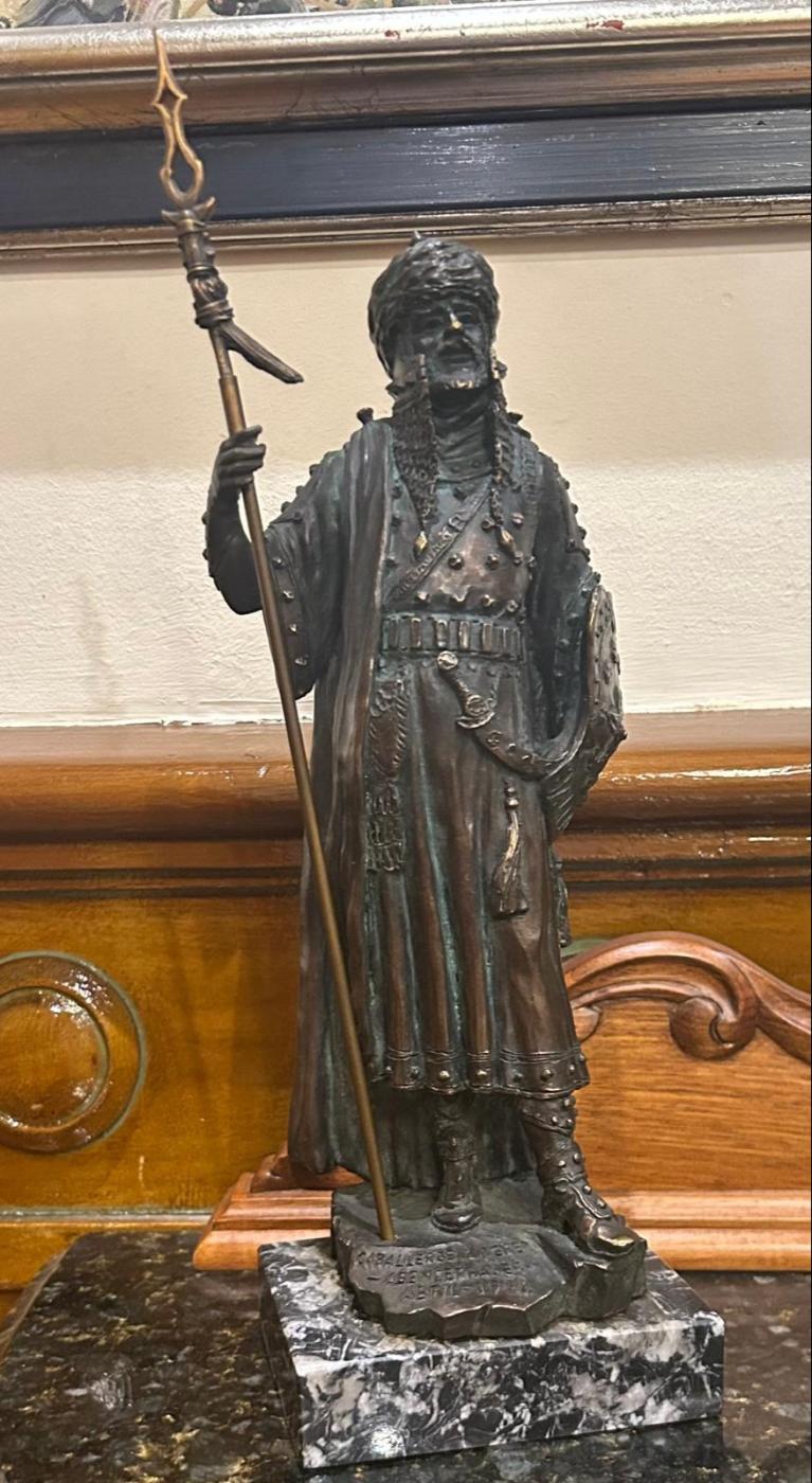 ESCULTURA CABALLERO ALFEREZ ABENCERRAJE 1994