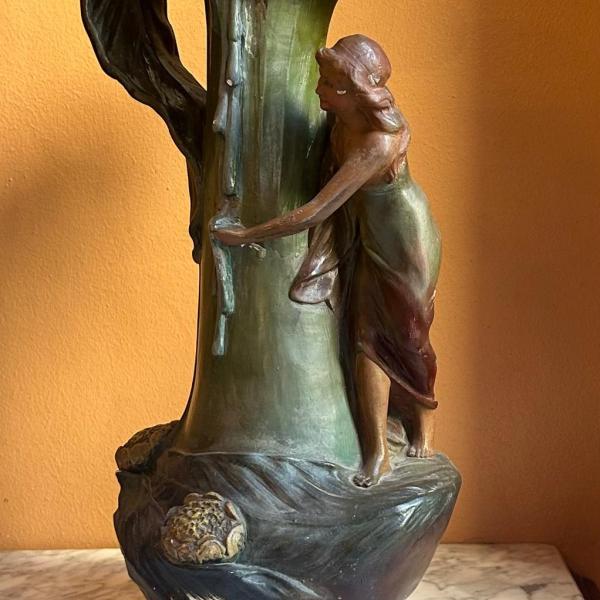 ESCULTURA JARRÓN FUENTE DE AGUA -DERECHA — Desconocido