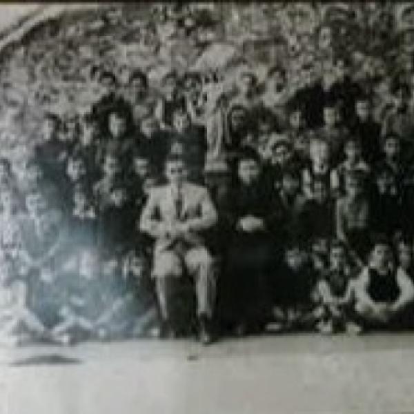 FOTOGRAFIA DE ALUMNOS SALESIANOS — Desconocido