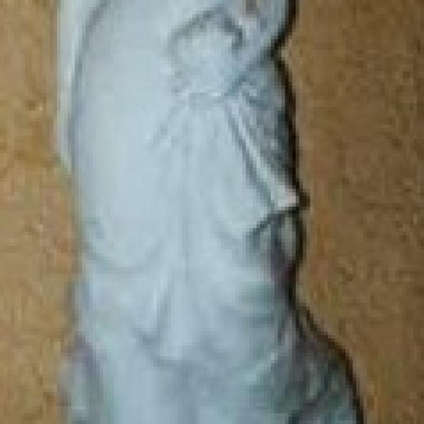 ESCULTURA DE DAMA — Desconocido